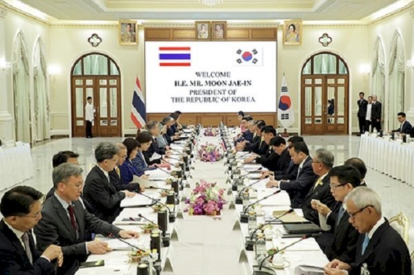[Easy News] Korean President Meets with Prime Minister of Thailand